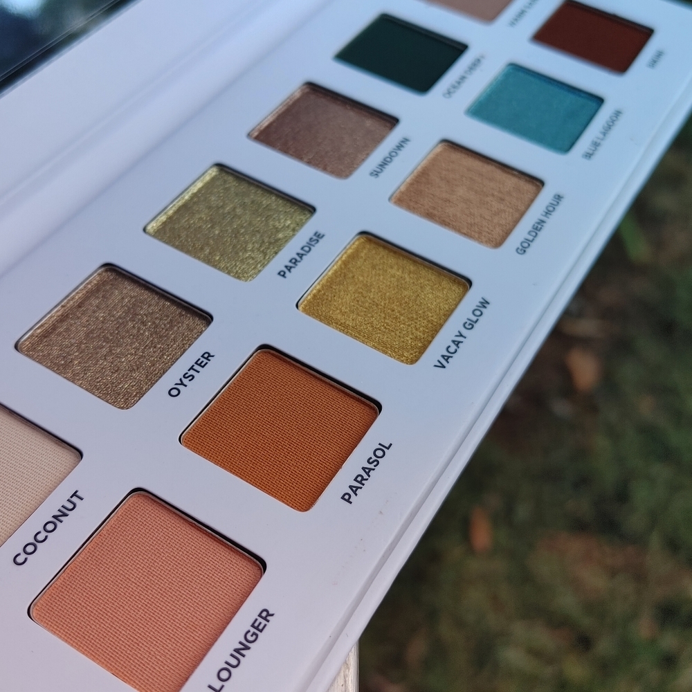 Beachside Babe eye shadow Palette